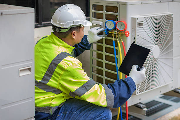 Professional Hvac technician working in Carrollton, VA